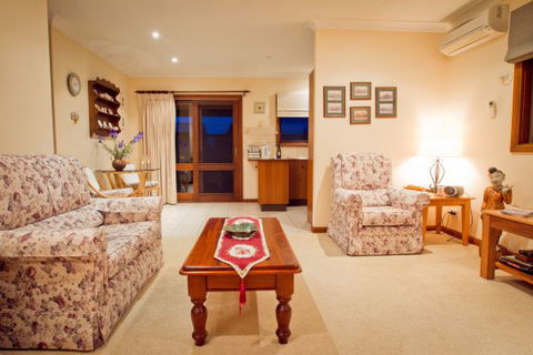 Camden Hillview - Accommodation Directory 3