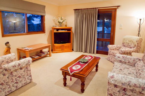 Camden Hillview - Accommodation Directory 4