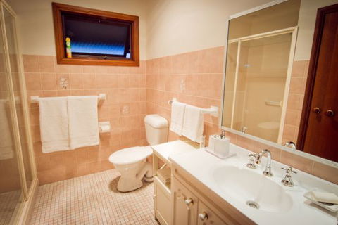 Camden Hillview - Accommodation Directory 5