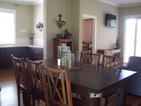 White Cedars Cottage - Accommodation Directory 1