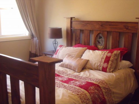 White Cedars Cottage - Accommodation Directory 2