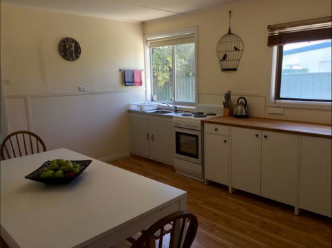 Mel Jays In Kingscote - Accommodation Directory 1