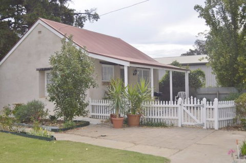 Almond Tree Cottage - Accommodation Directory 4