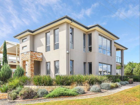 BEAUMONT HOUSE - Accommodation Directory 0