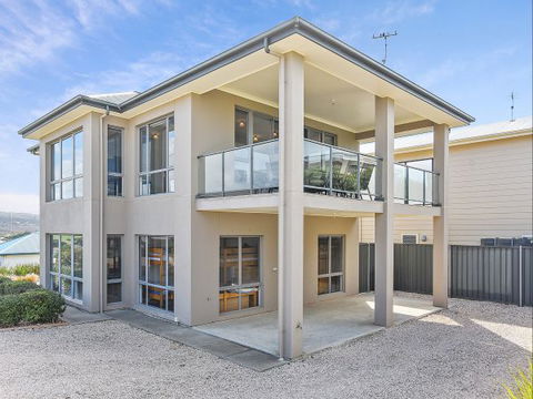 BEAUMONT HOUSE - Accommodation Directory 1