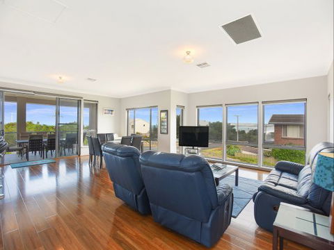 BEAUMONT HOUSE - Accommodation Directory 3