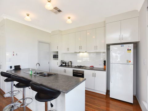 BEAUMONT HOUSE - Accommodation Directory 4
