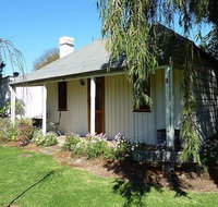 Cameron's Cottage - Accommodation Directory