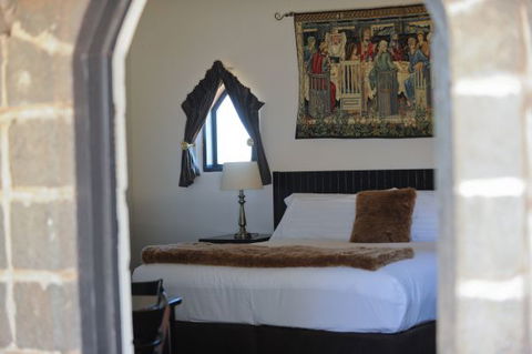 Castle Suites - Kryal Castle - Accommodation Directory 2