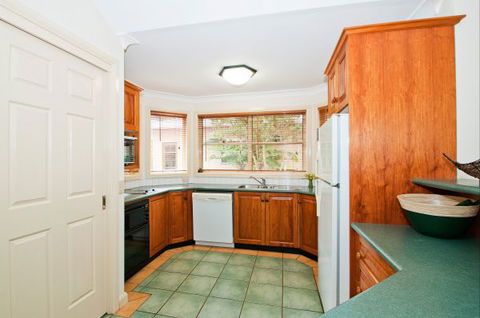 Fairlight House - Accommodation Directory 2