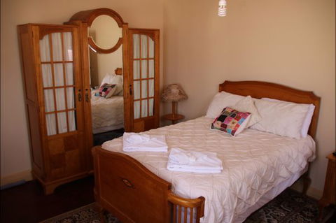 Hotel Corones Charleville - Accommodation Directory 2