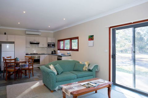 Karibee Park - Accommodation Directory 0