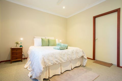 Karibee Park - Accommodation Directory 1