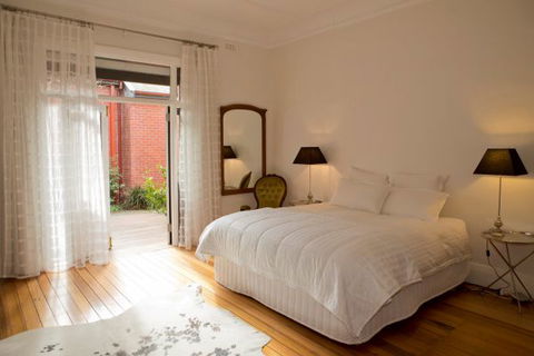 Mollisons - Accommodation Directory 1