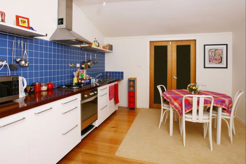 Oakhill Cottage - Accommodation Directory 2