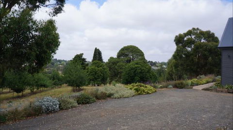 Oakhill Cottage - Accommodation Directory 8