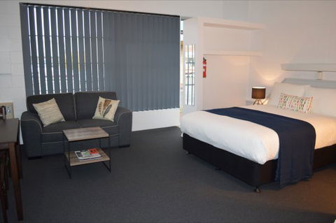 Penguin Seaside Motel - Accommodation Directory 0