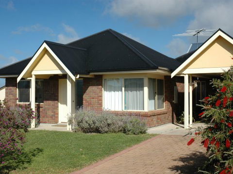 Seashells Apartments Unit 2 - Accommodation Directory 3