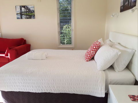 Springtide Studio Apartments - Accommodation Directory 1