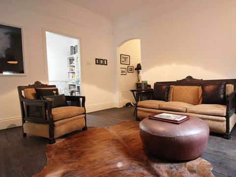 The Gold House - Accommodation Directory 6