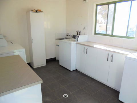 Wagga Wagga Tourist Park - Accommodation Directory 5