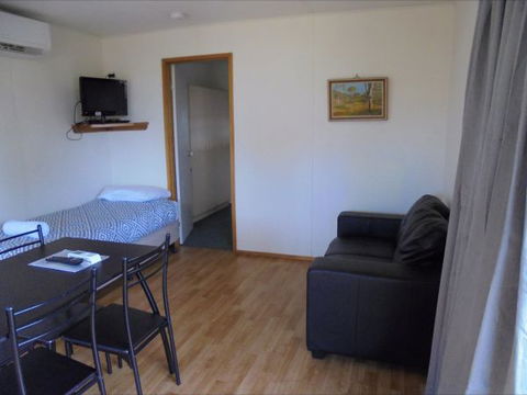 Wagga Wagga Tourist Park - Accommodation Directory 8