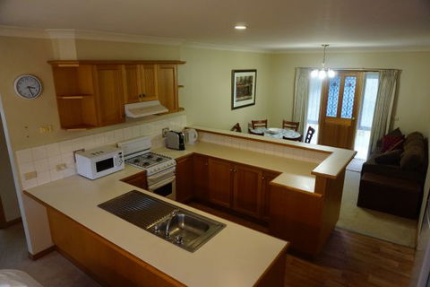 Abrigo Apartment - Accommodation Directory 3