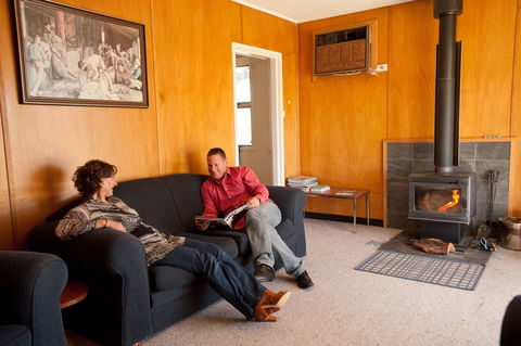 Black Jack Get-a-way - Magpies Nest - Accommodation Directory 1
