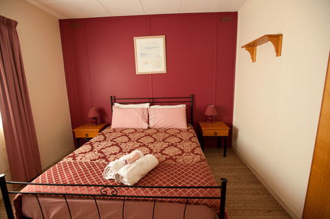 Black Jack Get-a-way - Magpies Nest - Accommodation Directory 3