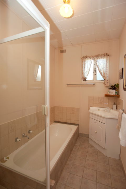 Black Jack Get-a-way - Magpies Nest - Accommodation Directory 4