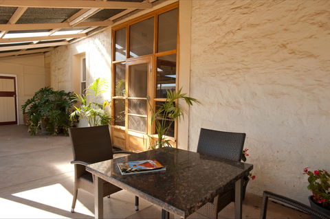Black Jack Get-A-Way - Nana's Home - Accommodation Directory 0