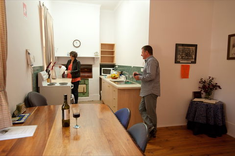 Black Jack Get-A-Way - Nana's Home - Accommodation Directory 3