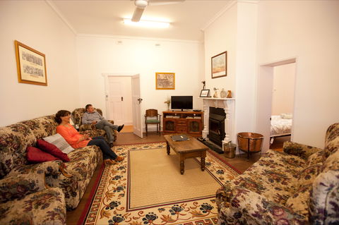 Black Jack Get-A-Way - Nana's Home - Accommodation Directory 4