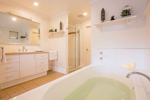 Downton Villa - Accommodation Directory 5