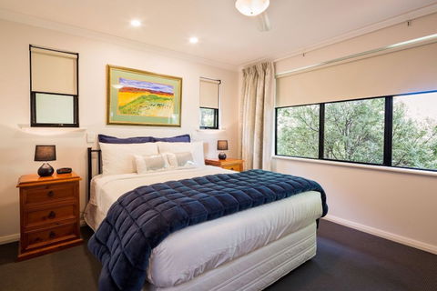 Downton Villa - Accommodation Directory 8