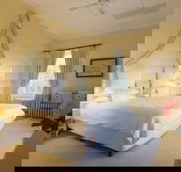 Faversham House - Accommodation Directory