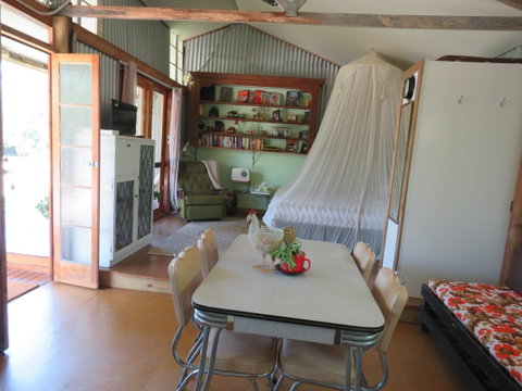 Fig Tree Retro Studio - Accommodation Directory 7