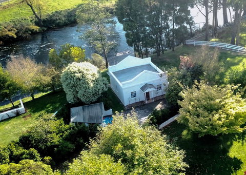 Forth River Cottage - Accommodation Directory 0