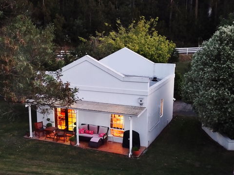 Forth River Cottage - Accommodation Directory 2