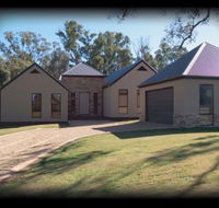 River Park House - Accommodation Directory