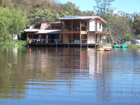 Lakeside Lodge - Accommodation Directory 0