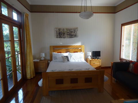 Le Piaf On Treasure Bed And Breakfast - Accommodation Directory 0