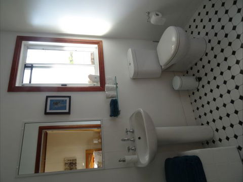 Le Piaf On Treasure Bed And Breakfast - Accommodation Directory 3