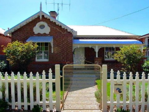 Robina: Bathurst Self Contained Accommodation - Accommodation Directory 0