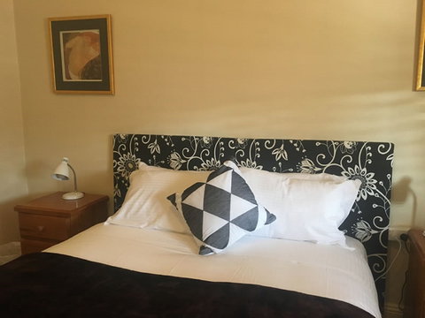 Robina: Bathurst Self Contained Accommodation - Accommodation Directory 1