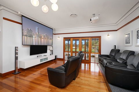 Stonegate - Accommodation Directory 5
