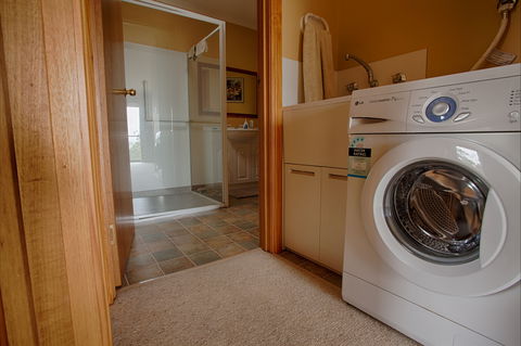 Viewenmore Villa Bed & Breakfast - Accommodation Directory 5
