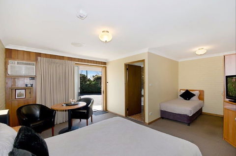 Westwood Motor Inn - Accommodation Directory 3