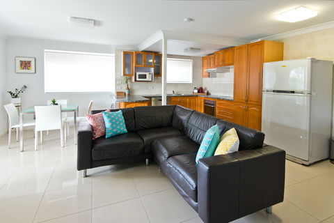 Wynnum Bayside Apartments - Accommodation Directory 7