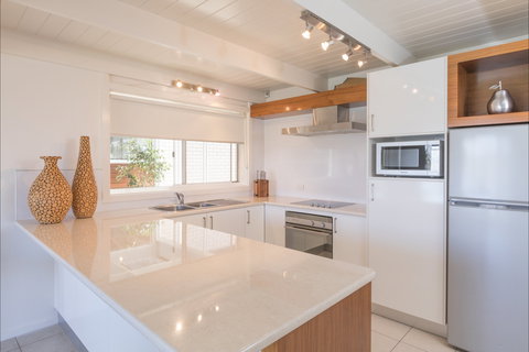 Bay Room Getaway - Accommodation Directory 1